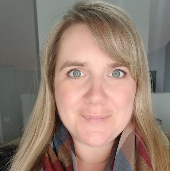 Meet your Posher, Rae - Picture 1 of 1